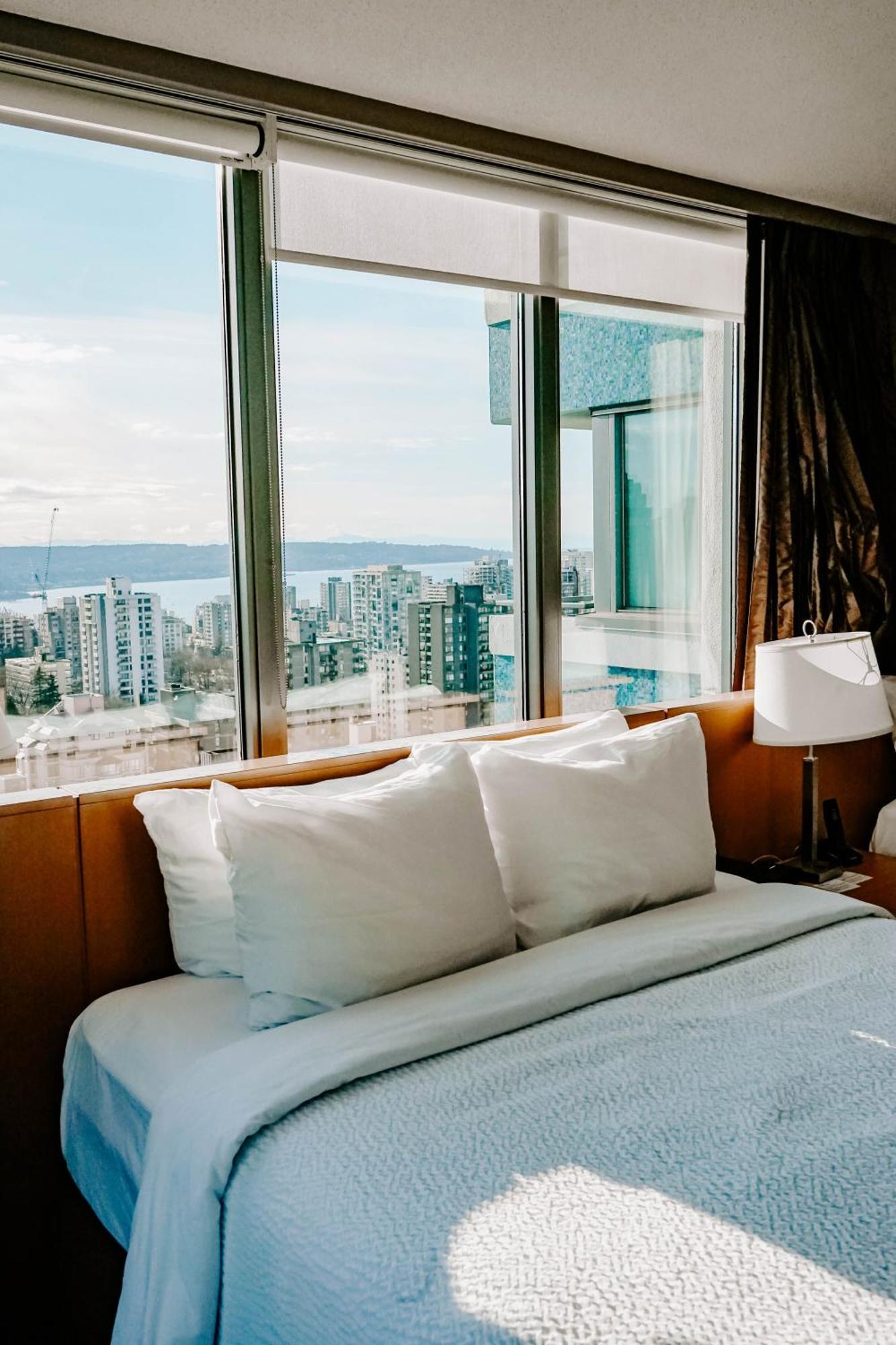 Blue Horizon Hotel Vancouver Exterior photo